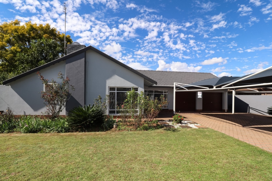 4 Bedroom Property for Sale in Flamwood North West